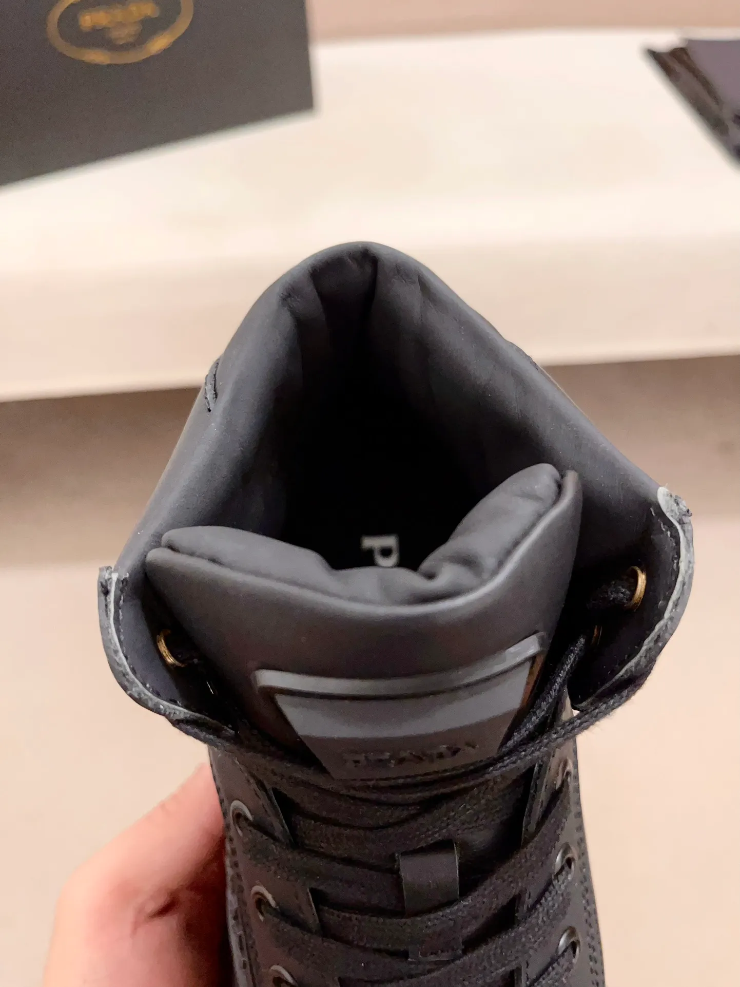Men's shoes 💰 700💰 ✔️✔️✔️Top version High-quality new PRADA (Prada) counters are launched simultaneously, new men's shoes, 😘fabrics are selected from first-layer cowhide. Lining: Imported cowhide leather lining. 👍🏿High-end☄️Open-molded non-slip rubber outsole, exquisite lines, simple and elegant, comfortable and high-end for leisure travel. Number of yards: 38 to 44. Can be customized 45-46 non-returnable